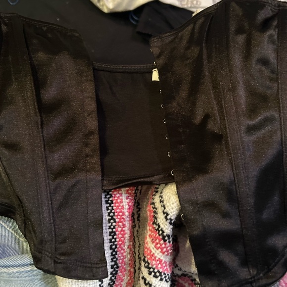 Black silky corset top - Picture 2 of 3